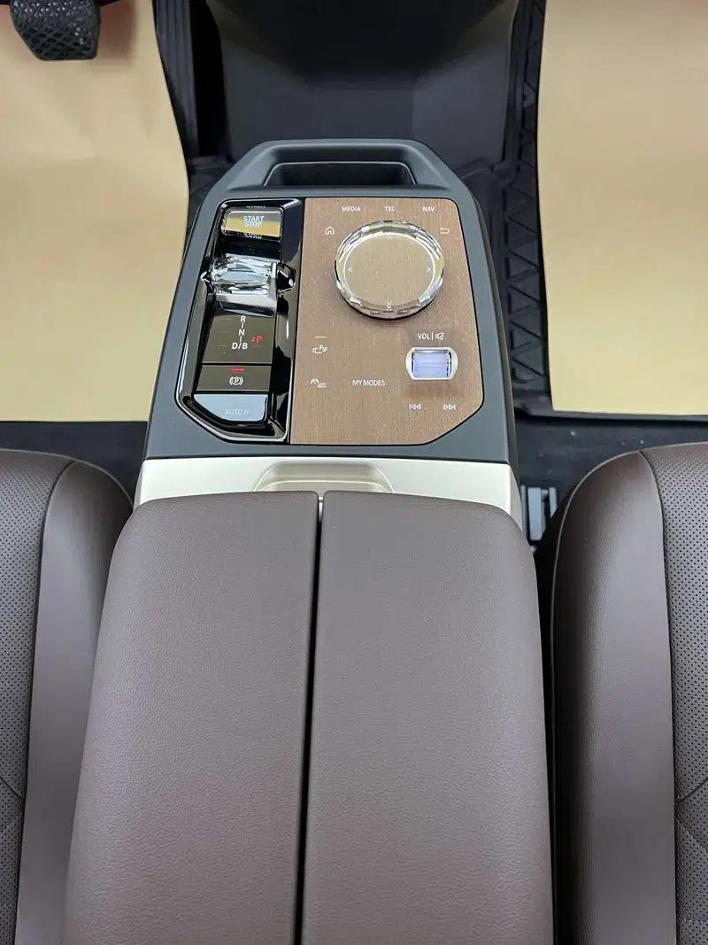 BMW iX 2023 xDrive40 — миниатюра 40