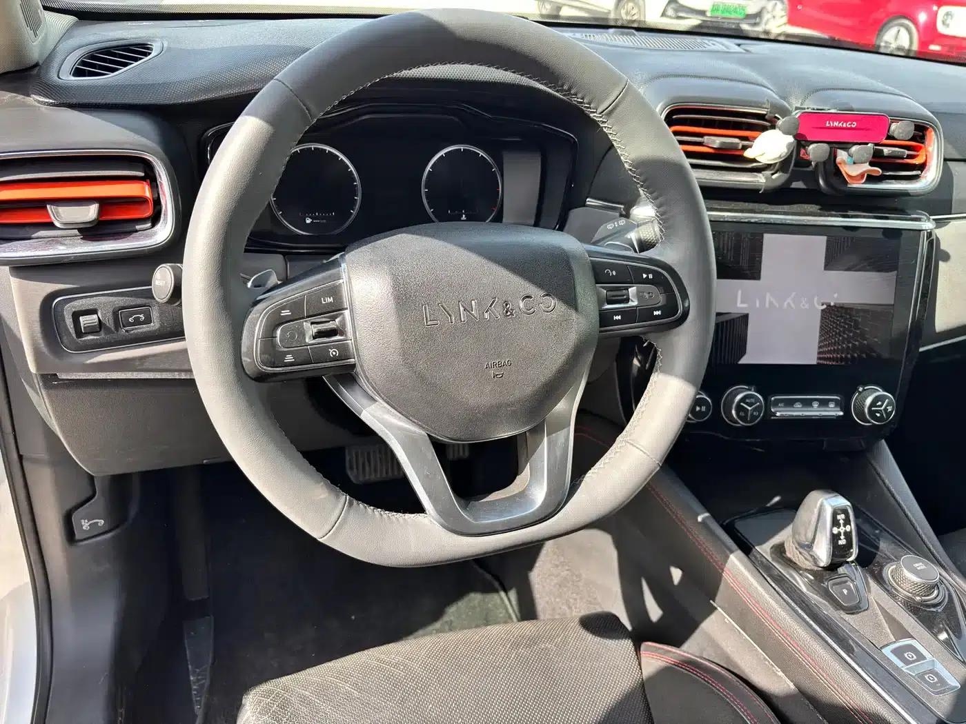 Lynk & Co 02 2018 2.0T DCT AWD Pro Edition (National V Emission Standard) — миниатюра 6