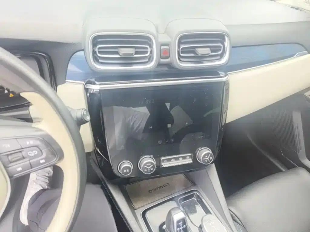 Lynk & Co 02 2019 2.0T Automatic 2WD Funky Music Edition — миниатюра 13