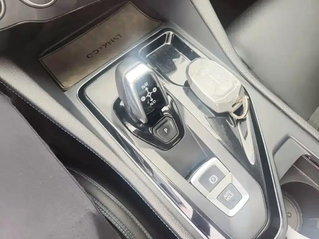 Lynk & Co 02 2019 2.0T Automatic 2WD Funky Music Edition — миниатюра 14