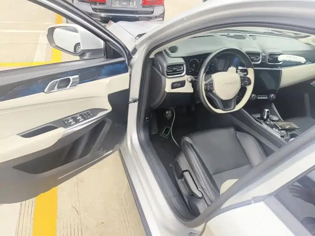 Lynk & Co 02 2019 2.0T Automatic 2WD Funky Music Edition — миниатюра 16