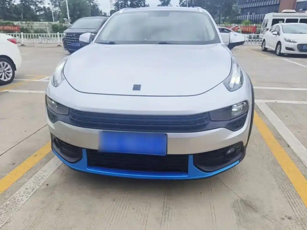 Lynk & Co 02 2019 2.0T Automatic 2WD Funky Music Edition — миниатюра 3