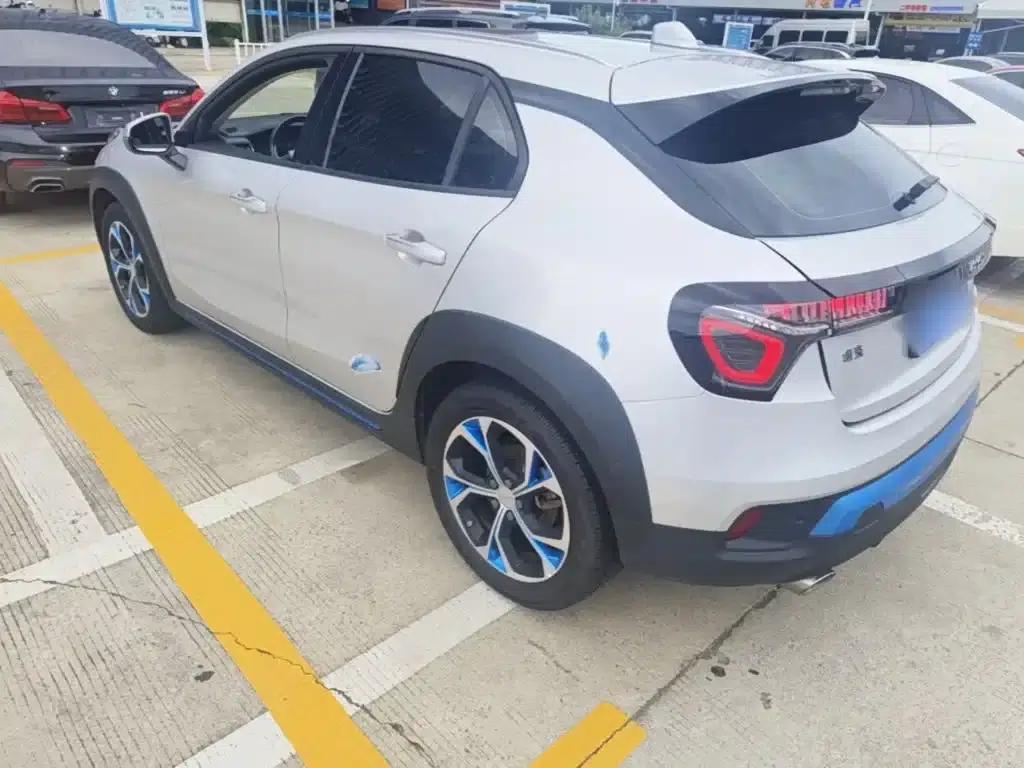 Lynk & Co 02 2019 2.0T Automatic 2WD Funky Music Edition — миниатюра 5