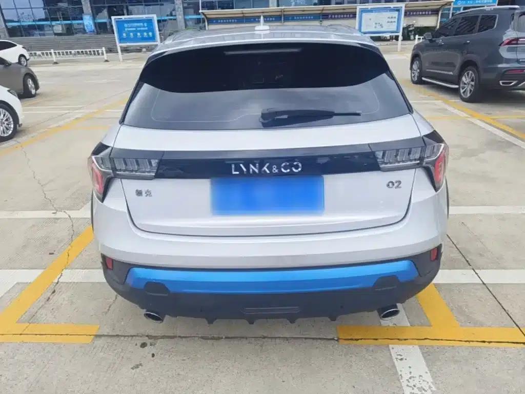Lynk & Co 02 2019 2.0T Automatic 2WD Funky Music Edition — миниатюра 6