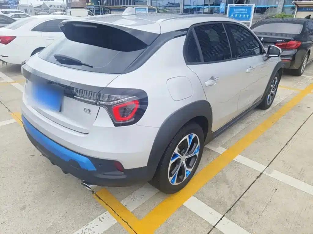 Lynk & Co 02 2019 2.0T Automatic 2WD Funky Music Edition — миниатюра 7