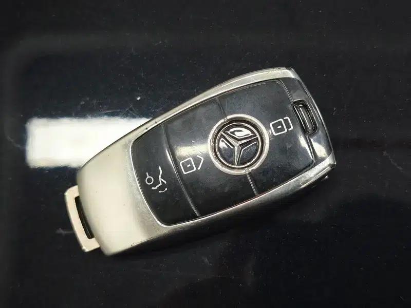 2016 Mercedes-Benz E-Class E 200 L Sport — миниатюра 11