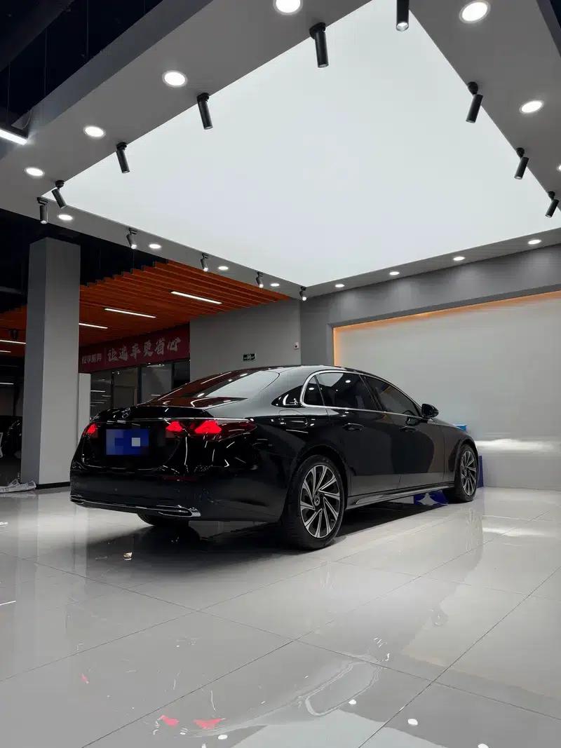 Mercedes-Benz E-Class 2025 E 300 L Premium Sedan — миниатюра 5