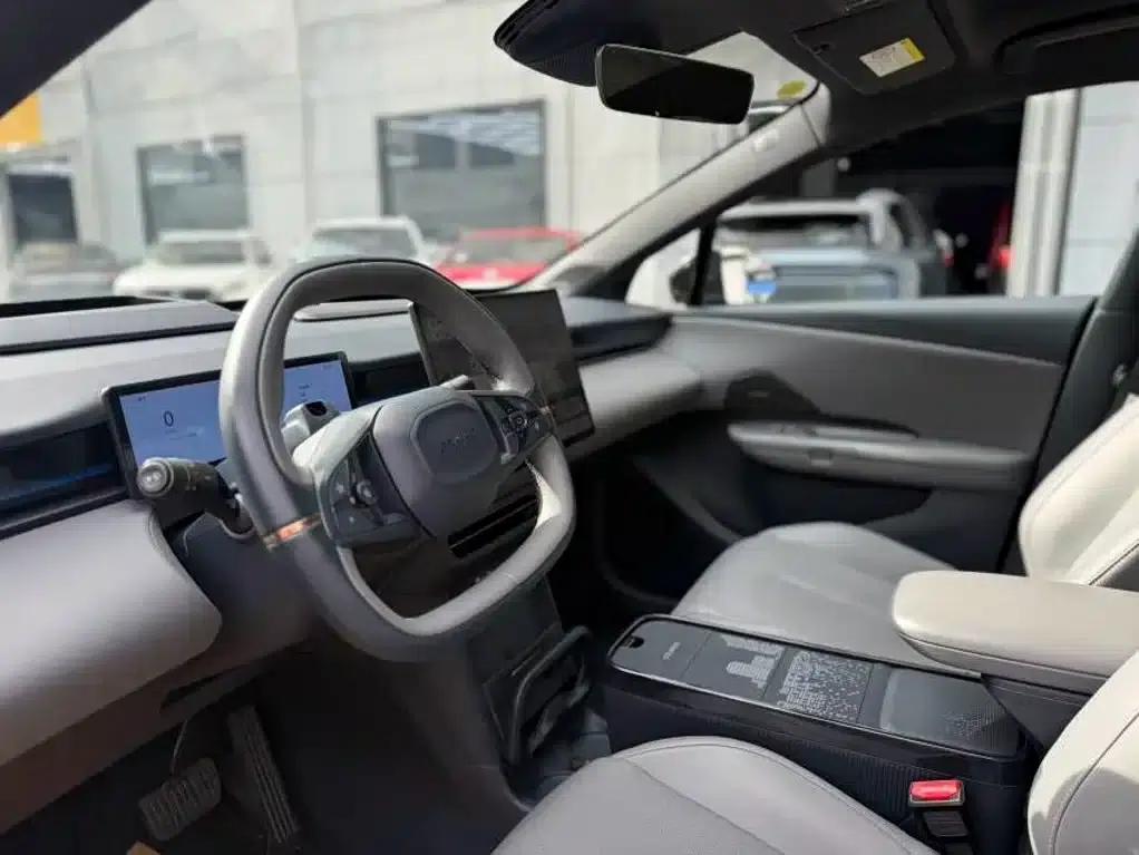 Lynk & Co Z20 2025 Model 530km RWD Max Sunrise Edition — миниатюра 9