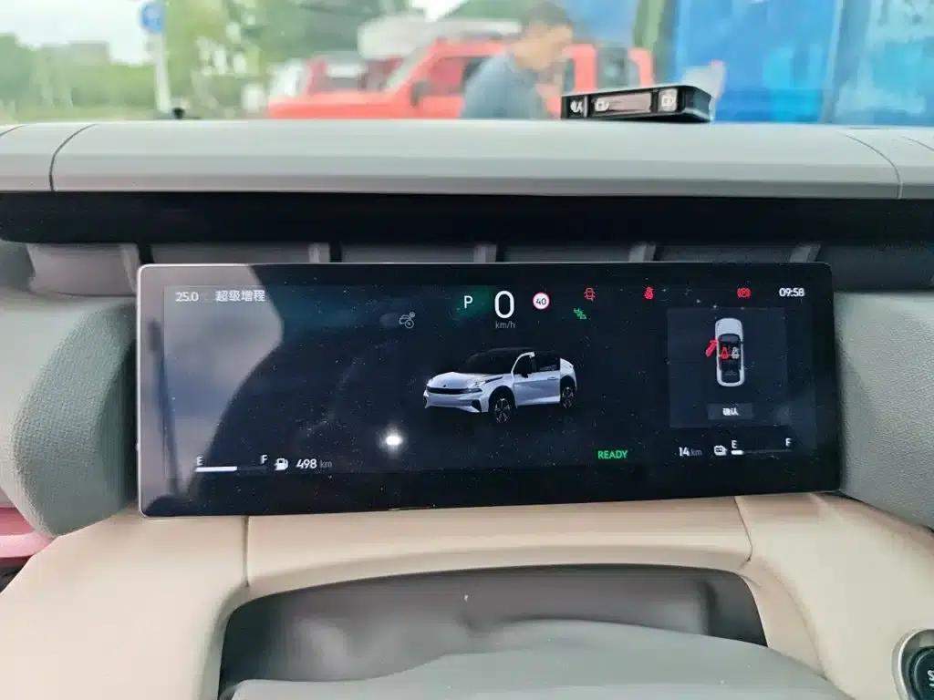 Lynk & Co 06 EM-P 2023 Model, EM-P 126km Long Range Halo — миниатюра 8