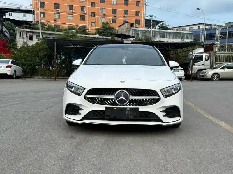 Mercedes-Benz A-Class 2020 Facelift A 200 L Sport Sedan Fashion Model — миниатюра 2