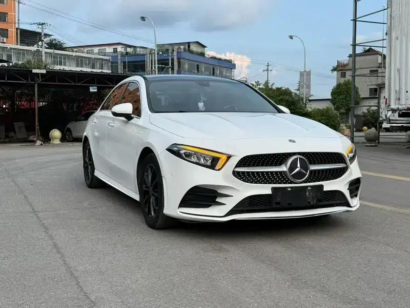 Mercedes-Benz A-Class 2020 Facelift A 200 L Sport Sedan Fashion Model — миниатюра 3