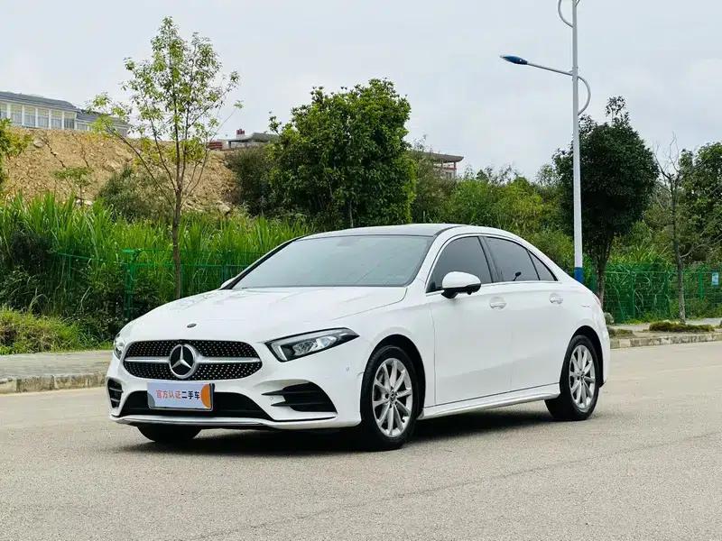Mercedes-Benz A-Class 2021 A 200 L Sport Sedan Fashion Edition — миниатюра 1