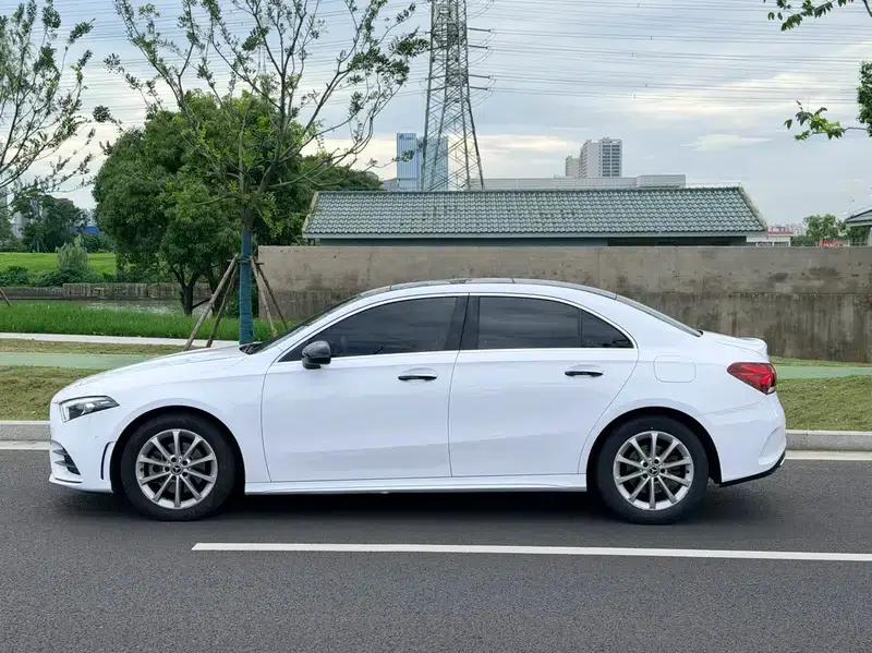 Mercedes-Benz A-Class 2021 A 200 L Sport Sedan Fashion Edition — миниатюра 4