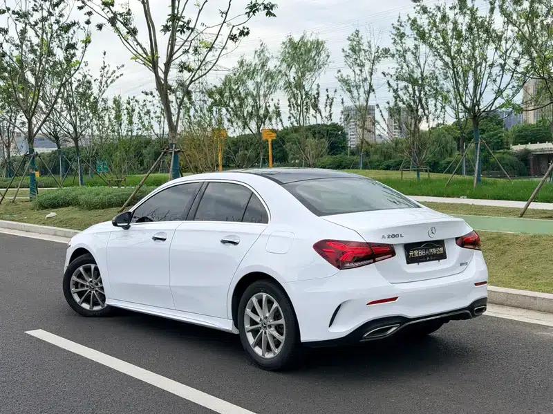 Mercedes-Benz A-Class 2021 A 200 L Sport Sedan Fashion Edition — миниатюра 5