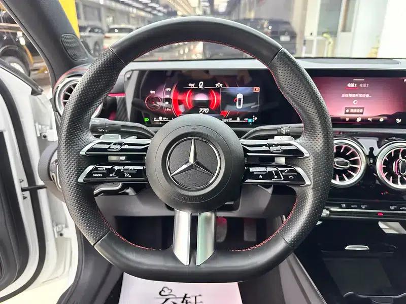 2023 Mercedes-Benz A-Class A 200 L Sport Sedan Fashion Edition — миниатюра 11