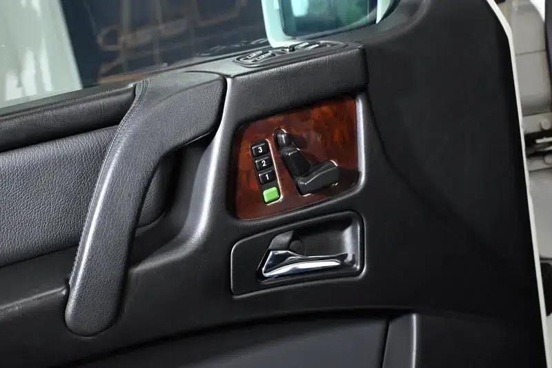 2010 Mercedes-Benz G-Class G 500 — миниатюра 15