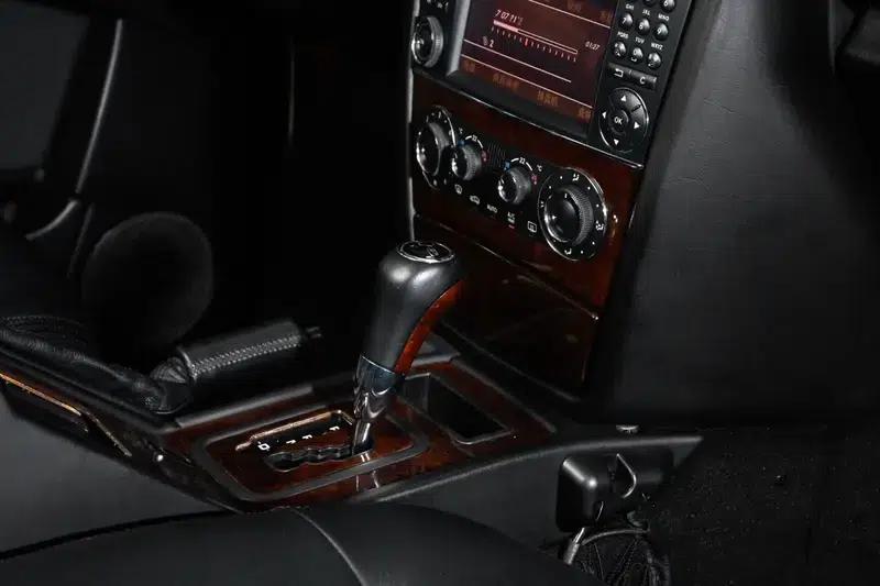 2010 Mercedes-Benz G-Class G 500 — миниатюра 20