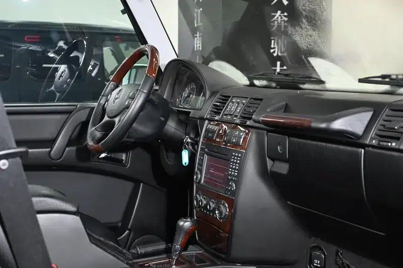 2010 Mercedes-Benz G-Class G 500 — миниатюра 23