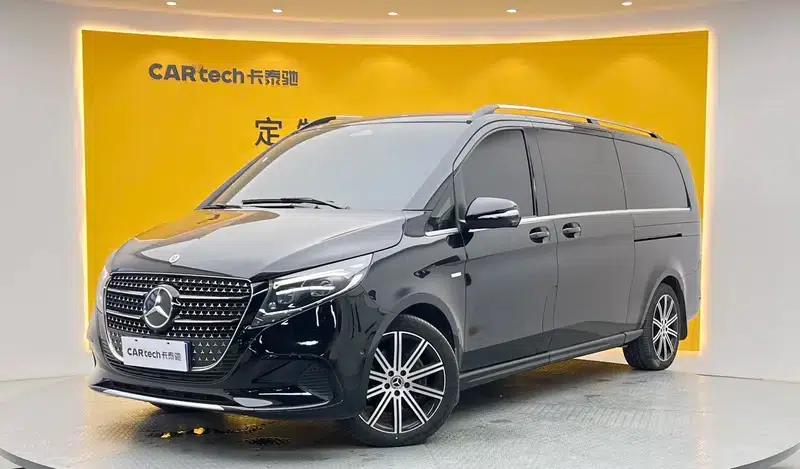 2024 Mercedes-Benz V-Class V 300 L Long Wheelbase Premium Edition — миниатюра 1