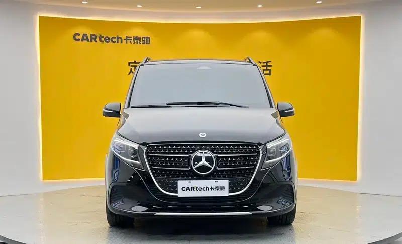 2024 Mercedes-Benz V-Class V 300 L Long Wheelbase Premium Edition — миниатюра 2