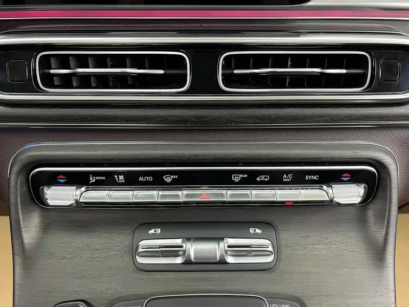 2024 Mercedes-Benz V-Class V 300 L Long Wheelbase Premium Edition — миниатюра 18