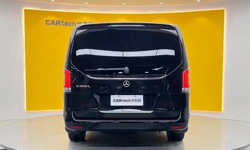2024 Mercedes-Benz V-Class V 300 L Long Wheelbase Premium Edition — миниатюра 3