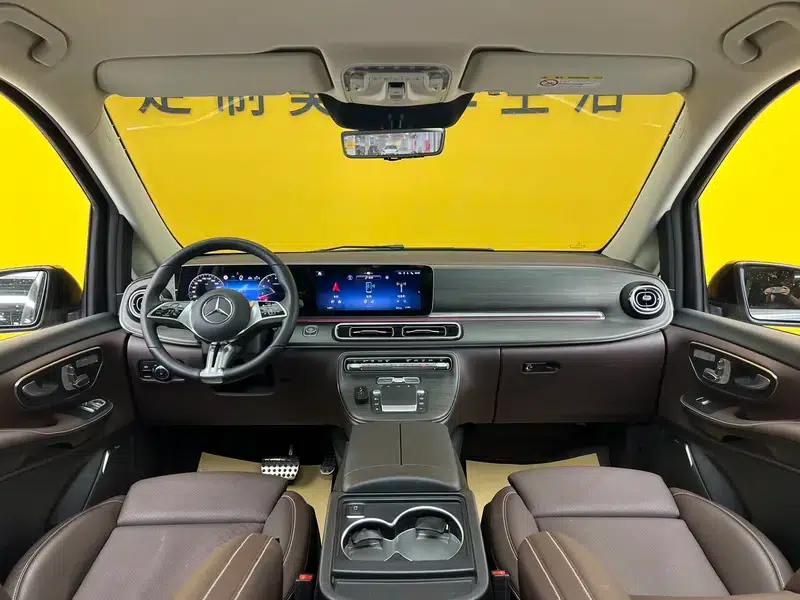 2024 Mercedes-Benz V-Class V 300 L Long Wheelbase Premium Edition — миниатюра 23