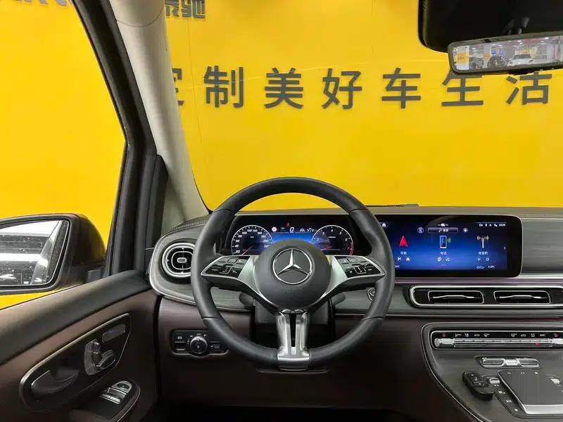 2024 Mercedes-Benz V-Class V 300 L Long Wheelbase Premium Edition — миниатюра 25