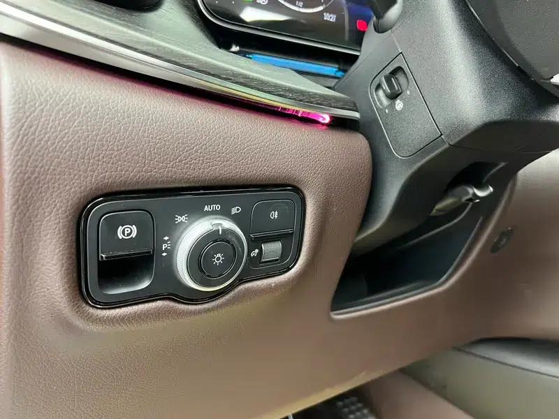 2024 Mercedes-Benz V-Class V 300 L Long Wheelbase Premium Edition — миниатюра 26
