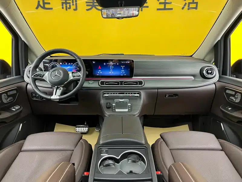 2024 Mercedes-Benz V-Class V 300 L Long Wheelbase Premium Edition — миниатюра 27