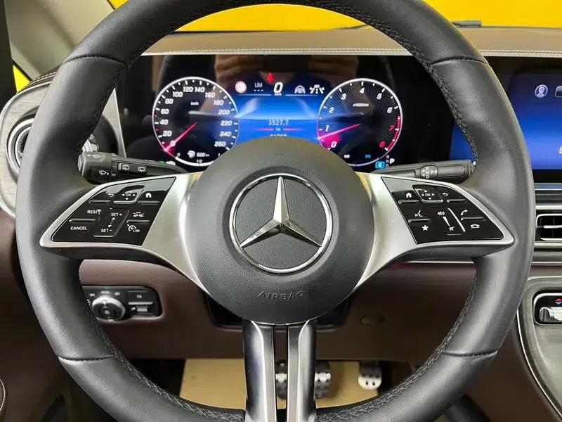 2024 Mercedes-Benz V-Class V 300 L Long Wheelbase Premium Edition — миниатюра 29