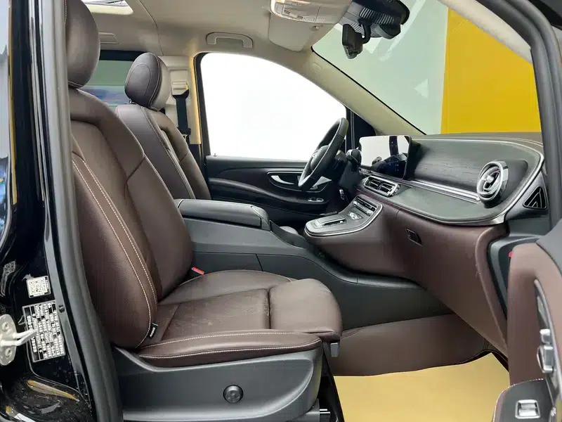 2024 Mercedes-Benz V-Class V 300 L Long Wheelbase Premium Edition — миниатюра 30