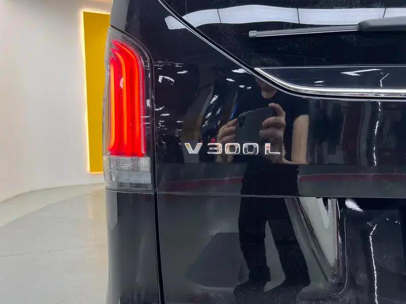 2024 Mercedes-Benz V-Class V 300 L Long Wheelbase Premium Edition — миниатюра 7