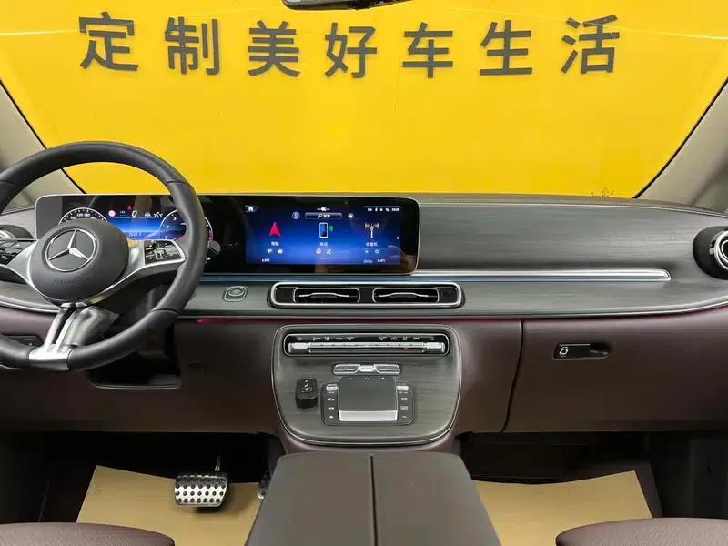 2024 Mercedes-Benz V-Class V 300 L Long Wheelbase Premium Edition — миниатюра 9