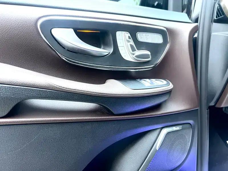 Mercedes-Benz V-Class 2022 V 260 L Long Wheelbase Premium Edition — миниатюра 11