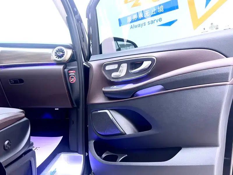 Mercedes-Benz V-Class 2022 V 260 L Long Wheelbase Premium Edition — миниатюра 14