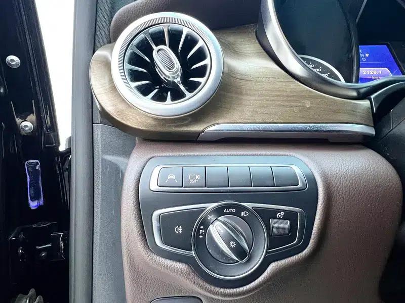 Mercedes-Benz V-Class 2022 V 260 L Long Wheelbase Premium Edition — миниатюра 20