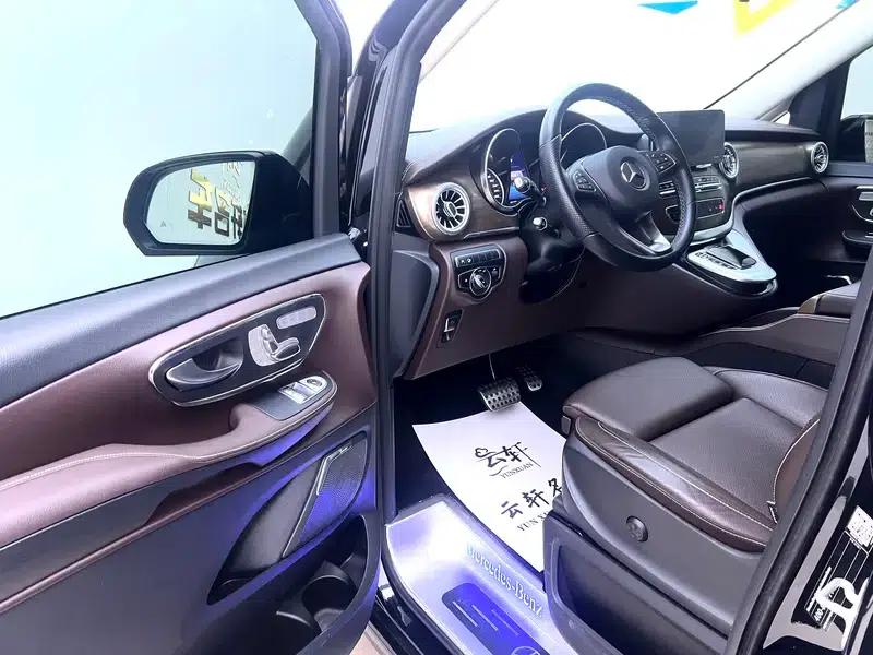 Mercedes-Benz V-Class 2022 V 260 L Long Wheelbase Premium Edition — миниатюра 21