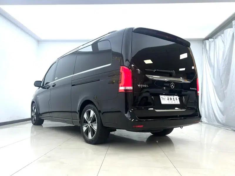 Mercedes-Benz V-Class 2022 V 260 L Long Wheelbase Premium Edition — миниатюра 5