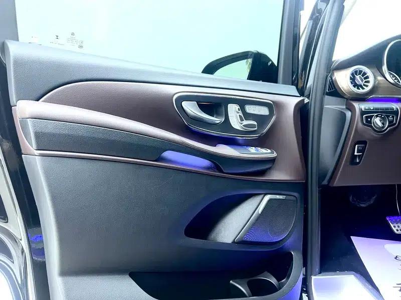 Mercedes-Benz V-Class 2022 V 260 L Long Wheelbase Premium Edition — миниатюра 10