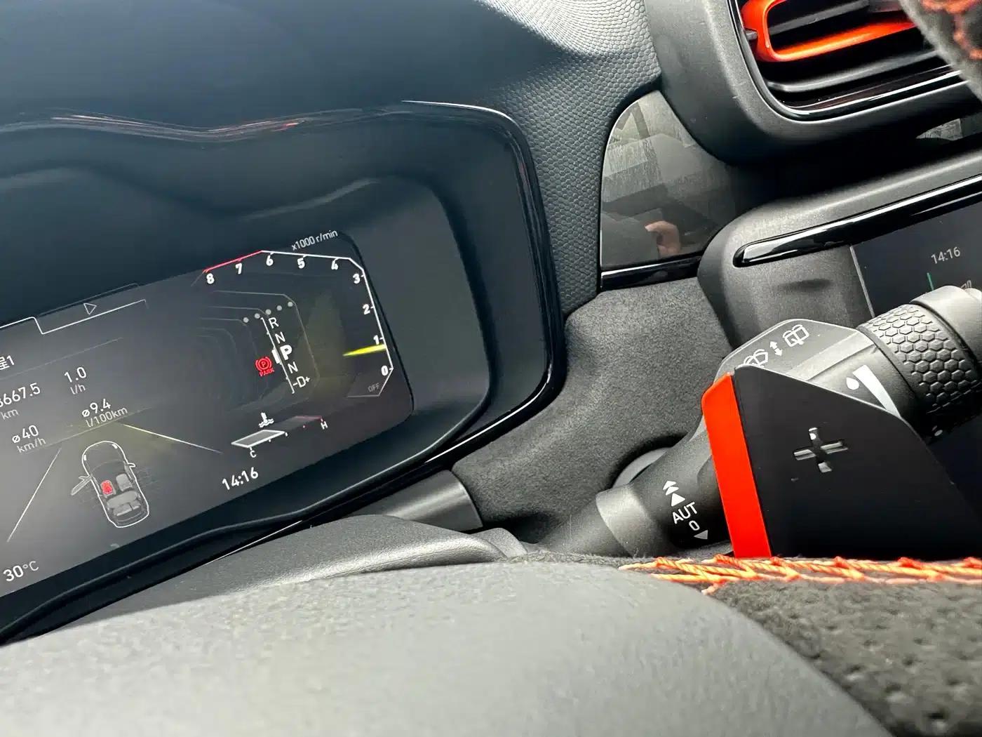 Lynk & Co 02 Hatchback 2021 2.0TD Halo Driving Package Edition — миниатюра 11