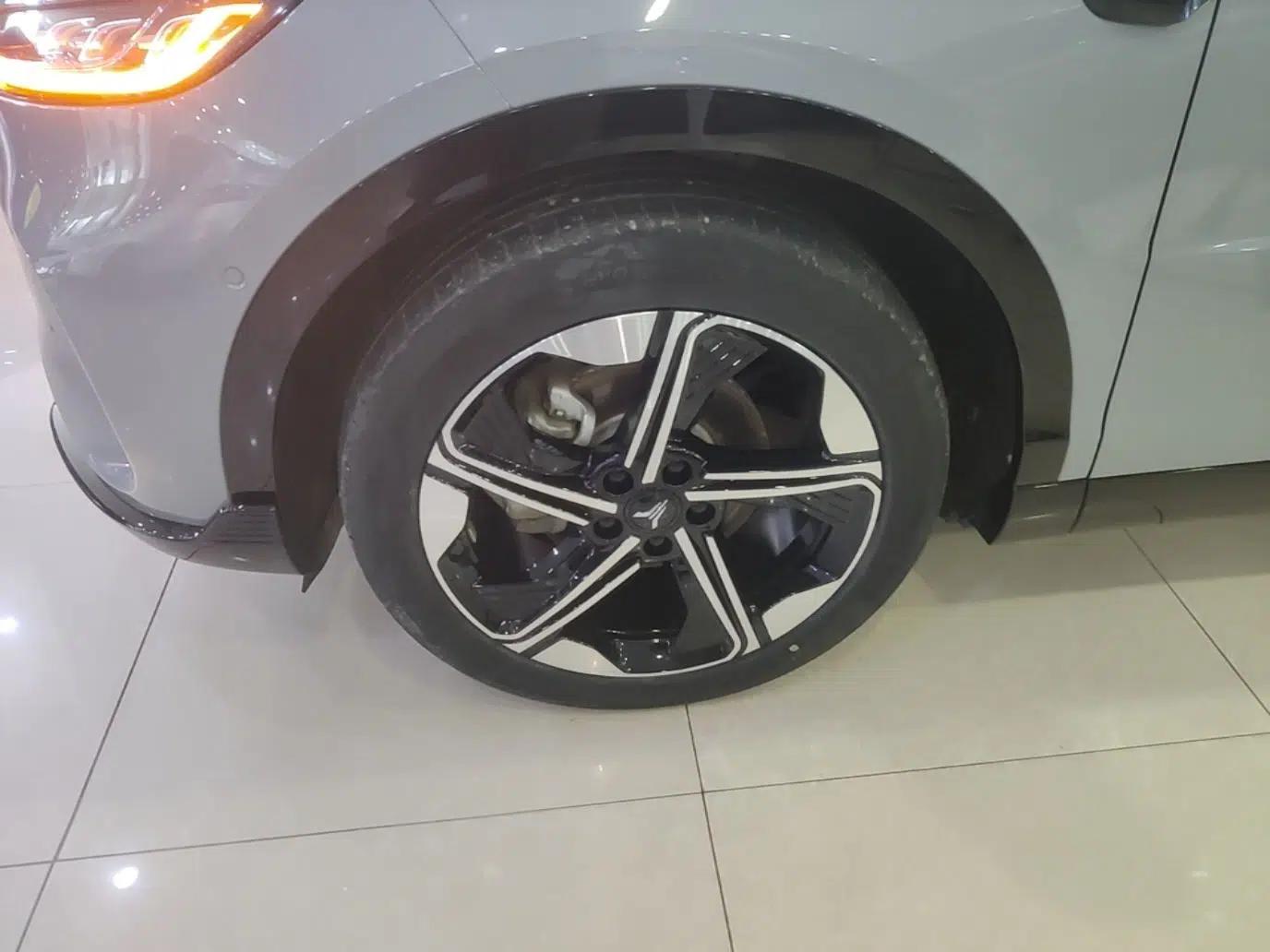 VOYAH COURAGE 2024 Long-Range Supercharge Edition — миниатюра 15