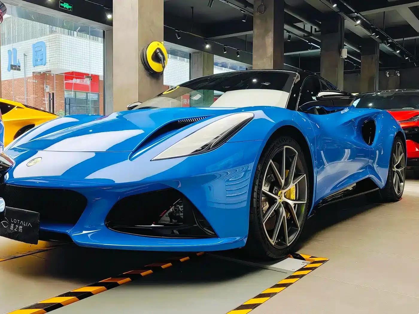 2022 EMIRA 3.5T V6 Manual First Edition — миниатюра 1