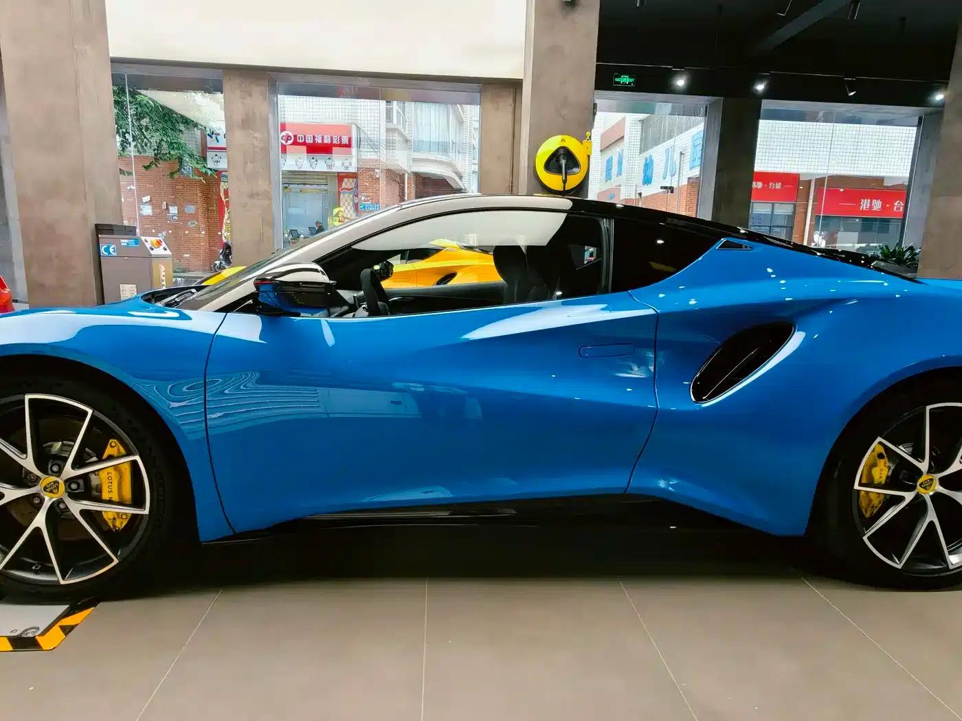 2022 EMIRA 3.5T V6 Manual First Edition — миниатюра 2
