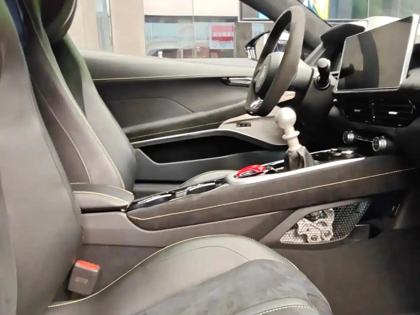 2022 EMIRA 3.5T V6 Manual First Edition — миниатюра 11