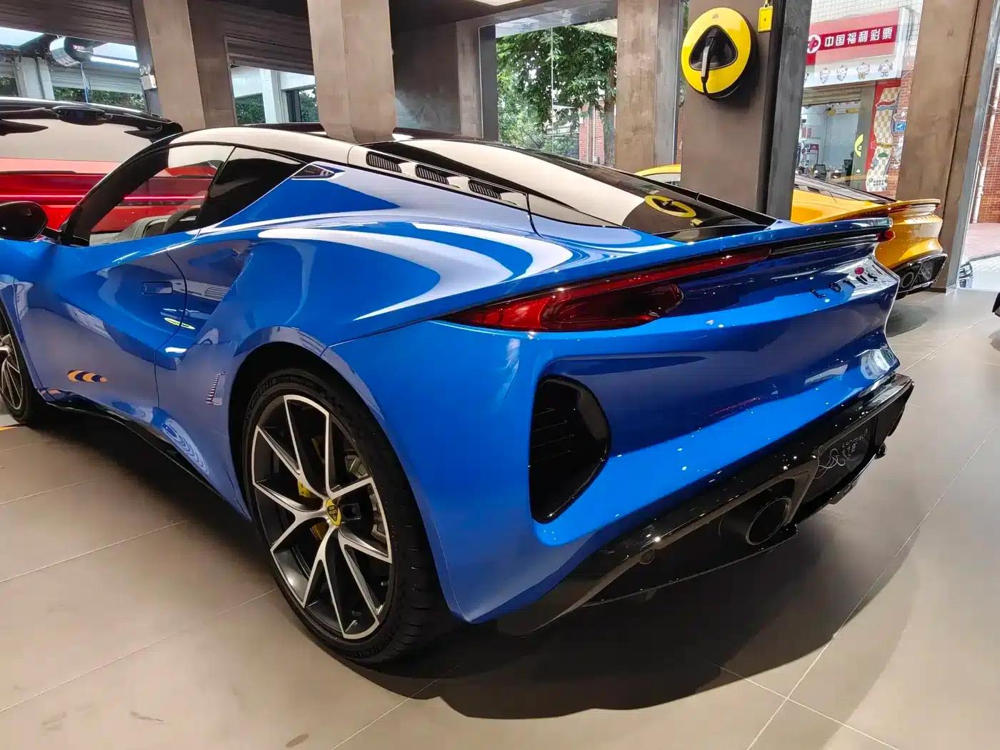 2022 EMIRA 3.5T V6 Manual First Edition — миниатюра 3