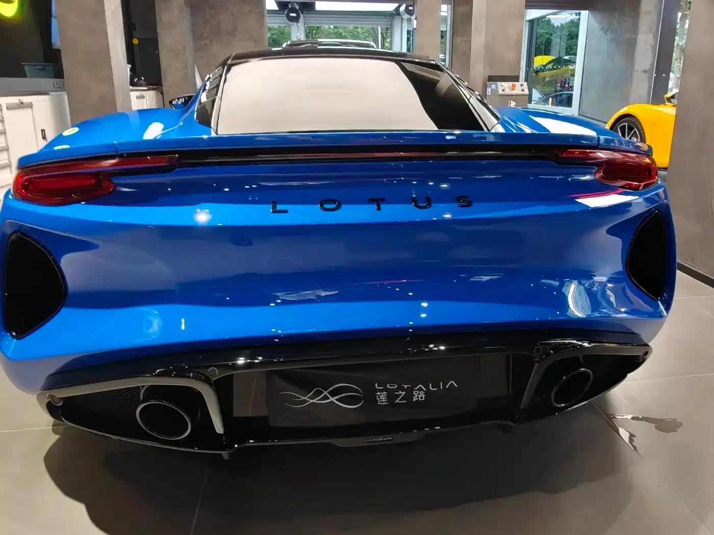 2022 EMIRA 3.5T V6 Manual First Edition — миниатюра 4