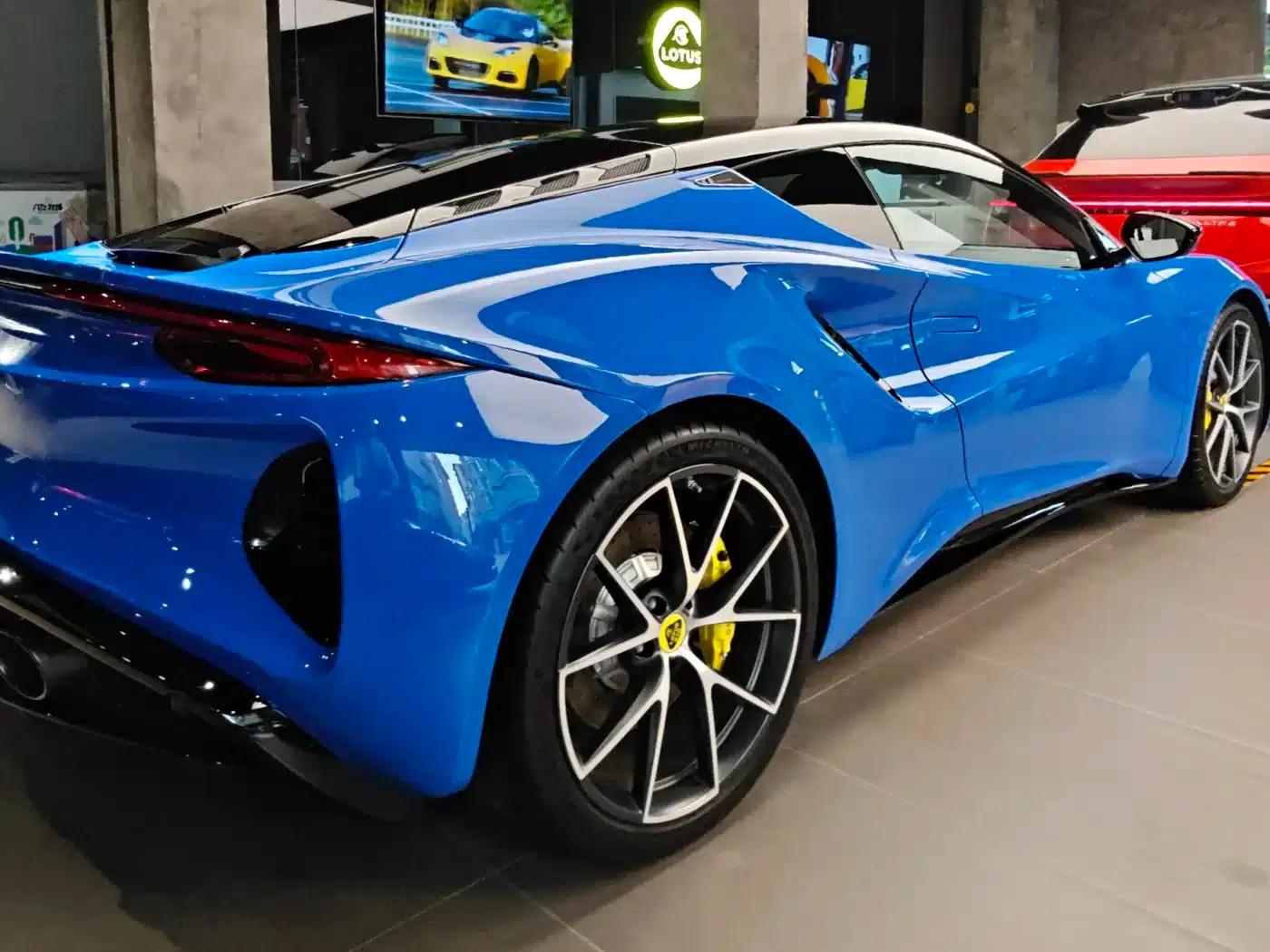 2022 EMIRA 3.5T V6 Manual First Edition — миниатюра 5