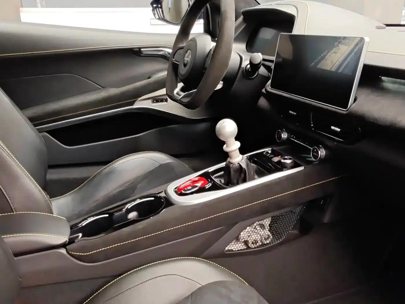 2022 EMIRA 3.5T V6 Manual First Edition — миниатюра 9