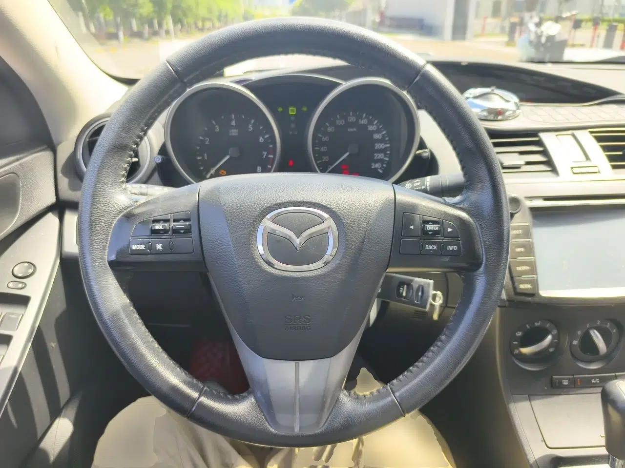 Mazda 3 2013 Sedan 1.6L Automatic Elite Model — миниатюра 10
